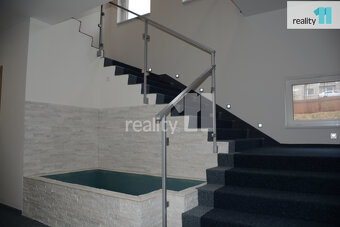 Pronájem nově zrekonstruovaných kanceláří. - 8