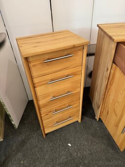 2x krásné bytelné celodřevěné komody se šuplíky - 8