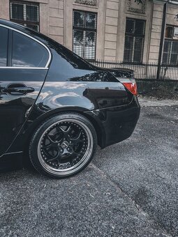 BMW E60 525i - M5 LOOK - 8