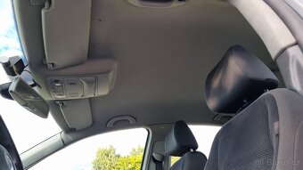 Volkswagen Jetta 1.9 TDI 77 kW, 2009, manuál - 8