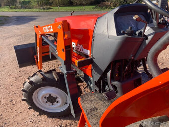 Malotraktor Kubota GL 32 Grandel s čelním nakladačem - 8