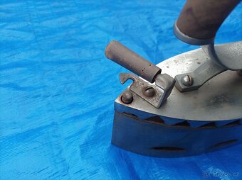 Stará žehlička, made in Czechoslovakia - 8