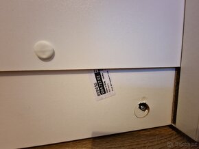 Police na knihy s úložným prostorem Bergig (Ikea) - 8