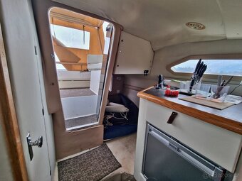 Pěkný Cruiser Bayliner 2155 s dieselovým motorem - 8