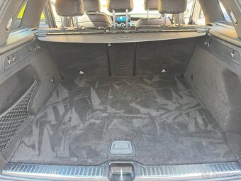 Mercedes Benz 400D - 8