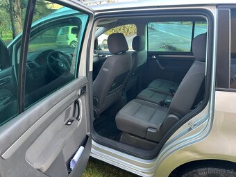 Volkswagen Touran 2.0 benzín, 110 kW, 2004 - 8