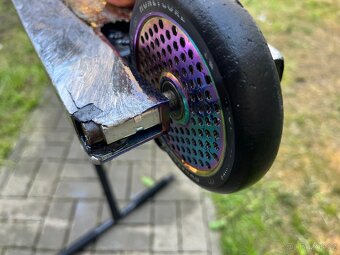 switchblade freestyle koloběžka oilslick black - 8
