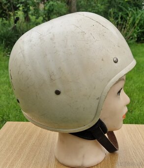 Helma,přilba hříbek,kokosák aj.- 3 ks a brýle - zachovalé - 8