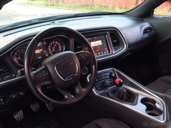 Dodge Challenger, 5.7 V8 - MANUAL - krásný stav - 8