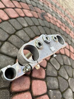 držáky vidlic horní a dolní můstky zavěšení honda cr 125 - 8