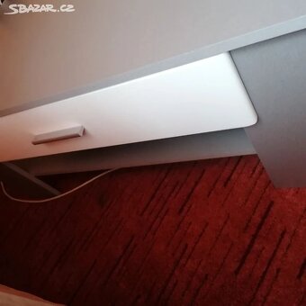 Moc pěkný stoleřek se šuplíky - 8