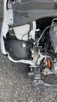 Volkswagen eUP 61kW 36kWh - havarovaný - pojízdný - 8