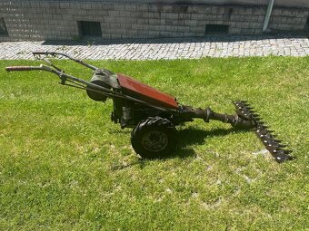 Fréza s lištovou sekačkou a rotačním pluhem - 8