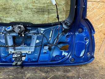 VÍKO KUFRU PÁTÉ DVEŘE AUDI A1 8X LX5Q - 8