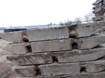 Panely peníze šetří silniční tloušťka cca 20cm - 8