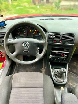 Volkswagen Golf IV 1.6 - 8