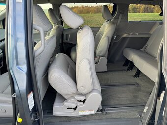Toyota Sienna XLE AWD - 8