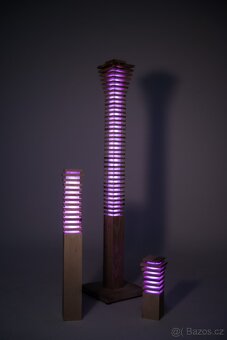 Ručně vyráběná dřevěná lampa z jasanu – design, atmosféra, t - 8