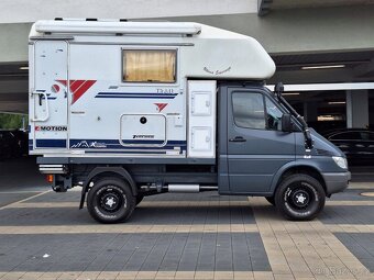 MERCEDES SPRINTER 316 4X4 2,7TD valník + bytná nástavba - 8