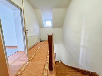 prosluněný zděný dům 4+1 s garáží a zahradou 600m2 - 8