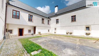 Historická tvrz v centru Města Dačice - 8