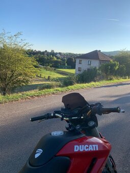 Ducati Hypermotard 796 - 8