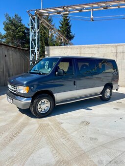 V10, Ford E350, obsah 6,7 litru, 7 místné - 8