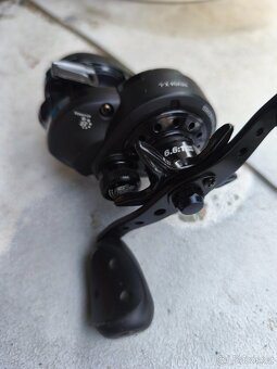 Baitcast multík Abu Garcia REVO 4XL - 8