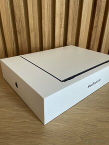 MacBook Air 13" M2 Temně inkoustový (2022) - 8