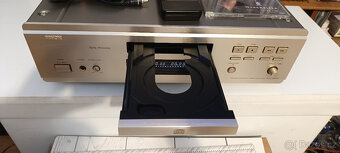 DENON DCD-1550AR Stereo Compact Disc Player + DO - 8