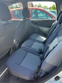 Nissan Almera Tino 1.8 - 8