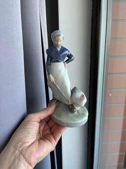 Royal Copenhagen Kodaň Soška Dívka s husou 18 cm - 8