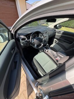 FORD FOCUS 1,6 16V - 8