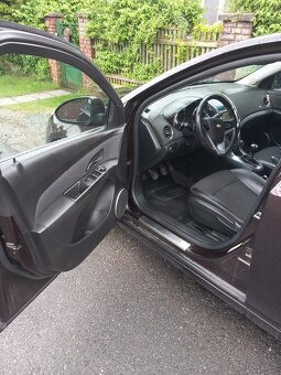 Chevrolet Cruze SW Combi 2.0 tdi 120kW rv 2012 - 8