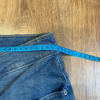 Džínové Levis jorts kratasy - 8