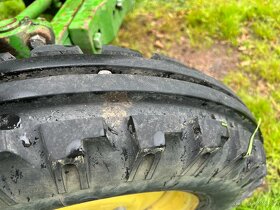 Traktor John Deere - 8