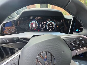 Volkswagen Golf - 8