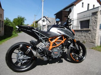 KTM DUKE 125 - 2022 - 9466km - PERFEKTNÍ STAV - 8