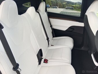 Tesla Model X - 8