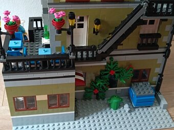 LEGO Creator Expert 10243 Pařížská restaurace - 8