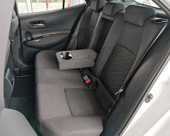 Toyota Corolla 1.8 hybrid - 8