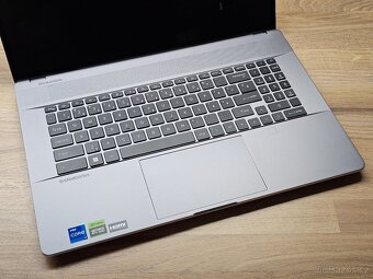 17" 165HZ DOTYKOVÝ_MSI CREATOR Z17HX_32GB_2TB_RTX 4070 8GB - 8