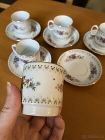 Malé porcelánové hrníčky s talířky - 8