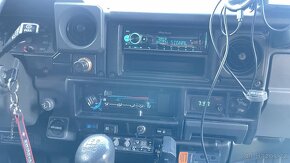 Toyota Land Cruiser HZJ 79 - 8