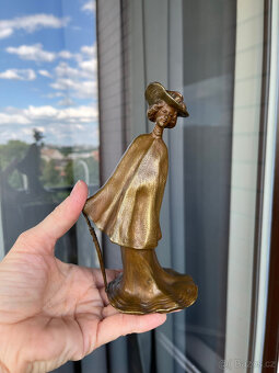 Bronzová soška, plastika Dáma s deštníkem 17 cm - 8