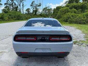 Dodge Challenger R/T 5.7 Hemi - 8