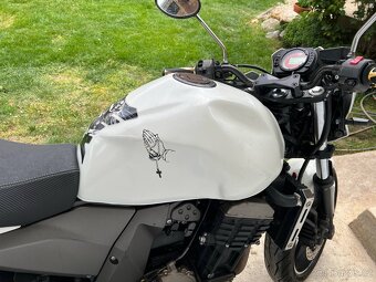 Kawasaki Z750 - 8