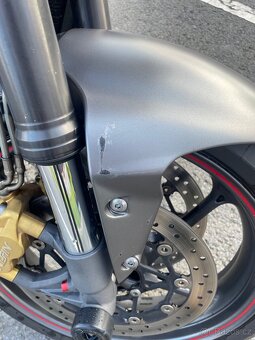 Triumph Street Triple R - 8