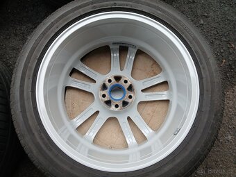 Prodám sadu ALU kol Alutec 235/50R19 letní - 8