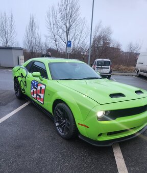 Dodge Challenger SRT 6,4 scat pack - 8